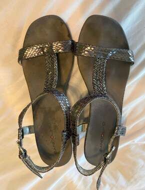 Preowned Bandolino T-Strap Wedge Sandals w/ Snakeskin Print & Beaded Detail, 7